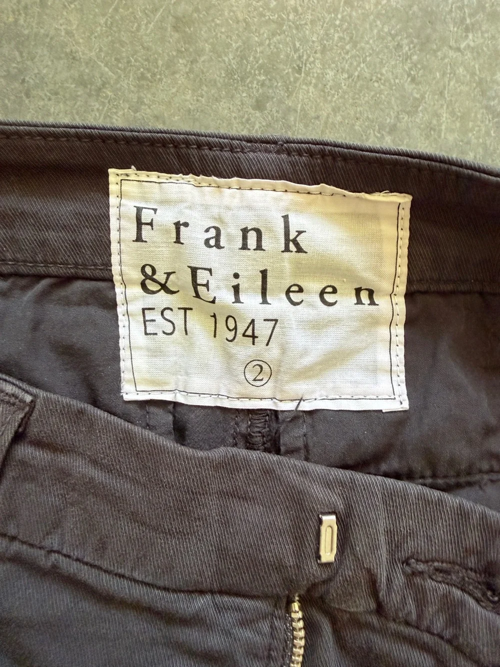 Frank & Eileen Wicklow Italian Chino Pants Size 2 Washed Black Raw Hem Stretch